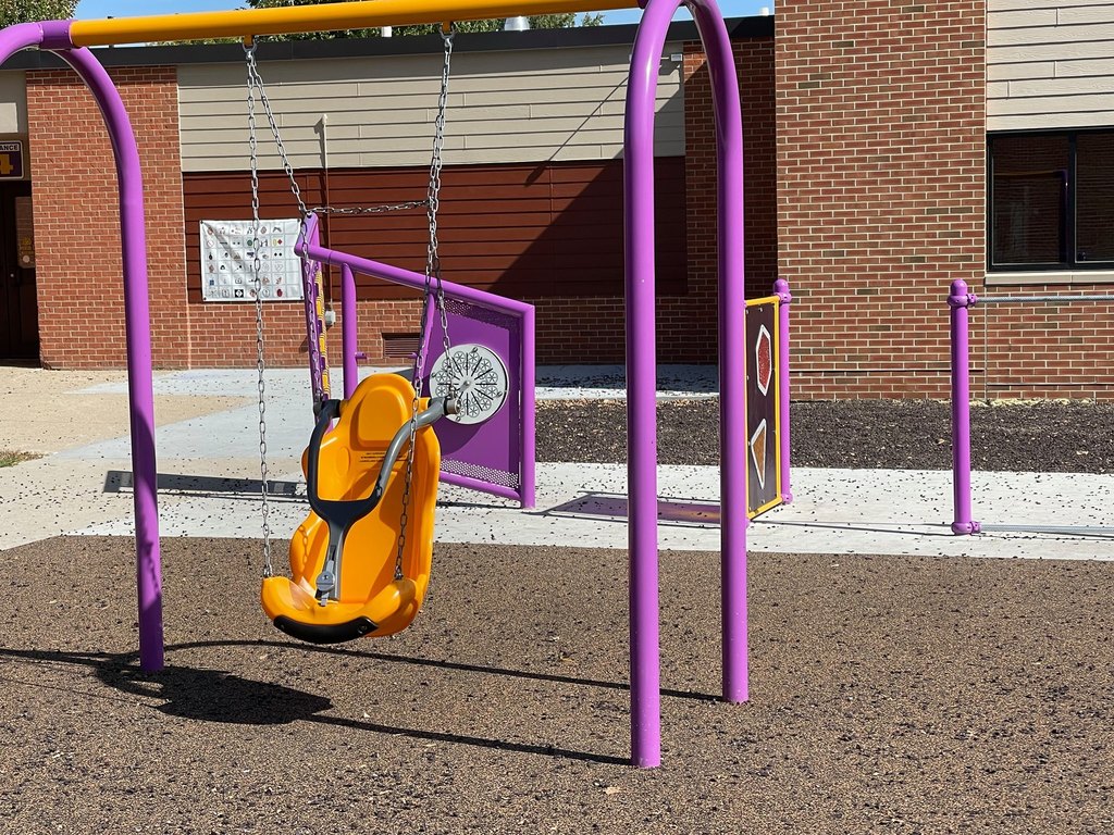 Playground swing with safety bar and higher support